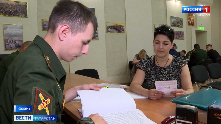 «Хочу сыну показать пример»: мать двоих детей из Татарстана отправилась на службу по контракту в зону СВО