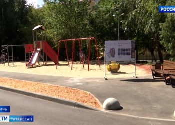 Метшин оценил благоустройство двора по улице Тукая