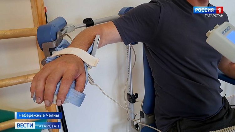 Врачи БСМП Челнов спасли мужчину от ампутации руки, которого ужалила медуза