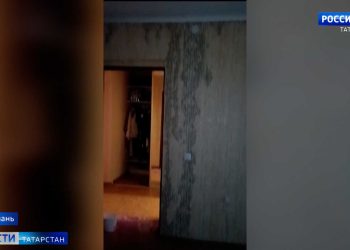В Казани жильцов дома на Актайской затопило из-за мусора в ливневке