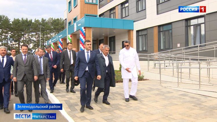 Минниханов принял участие в открытии новой многопрофильной поликлиники в Осиново