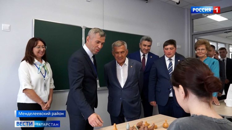 В казанском поселке хозяин дома, на который упала авиамодель, рассказал подробности происшествия