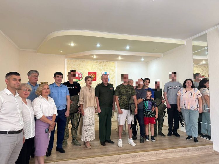 В Менделеевске бойцам СВО подарили пятиточечники