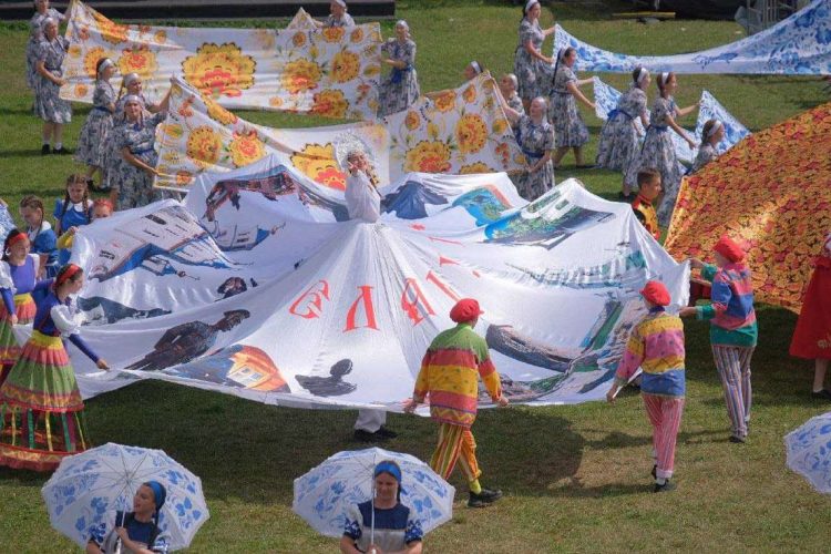 Минниханов опубликовал фотографии со Спасской ярмарки в Елабуге