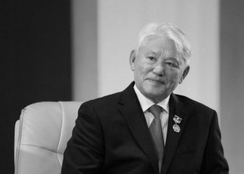 Минниханов выразил соболезнования в связи с уходом из жизни первого Президента Якутии