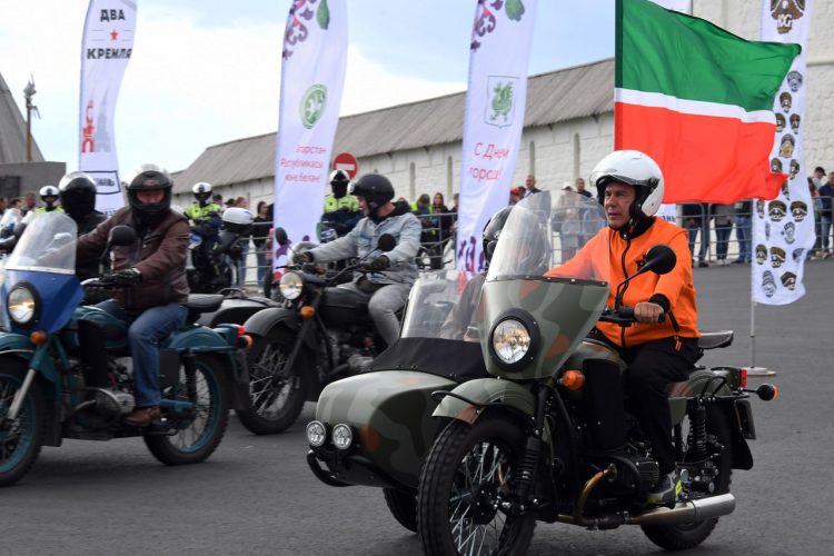 Минниханов возглавил колонну байкеров