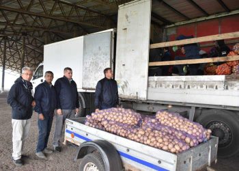 Жители Буинска собрали для Лисичанска стройматериалы и 22 тонны овощей