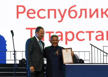 Комаров поздравил жителей Татарстана с Днем Республики