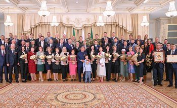 Минниханов вручил госнаграды РФ и РТ в преддверии Дня Республики