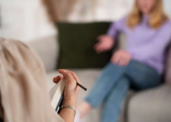 Эксперт рассказала, когда психолог имеет право раскрыть информацию о клиенте