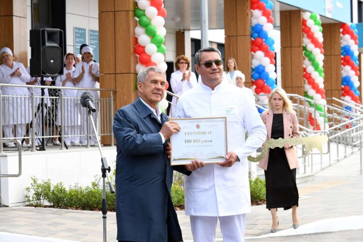 Минниханов принял участие в открытии новой многопрофильной поликлиники в Осиново