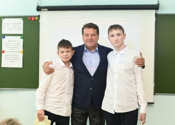 Метшин поздравил с днем рождения школьника, у которого отец находится в зоне СВО
