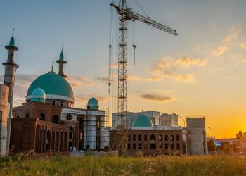 В Челнах на стройке соборной мечети «Джамиг» начали изготавливать витражи