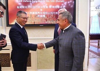 Минниханов встретился с делегацией компании FAW Jiefang Automobile