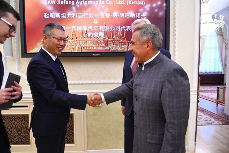 Минниханов встретился с делегацией компании FAW Jiefang Automobile