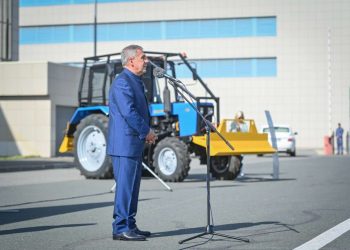 Минниханов вручил новую технику лесникам Татарстана