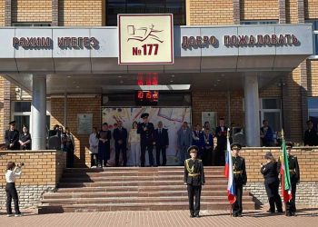 Гарипов поздравил учеников лицея №177 с началом учебного года