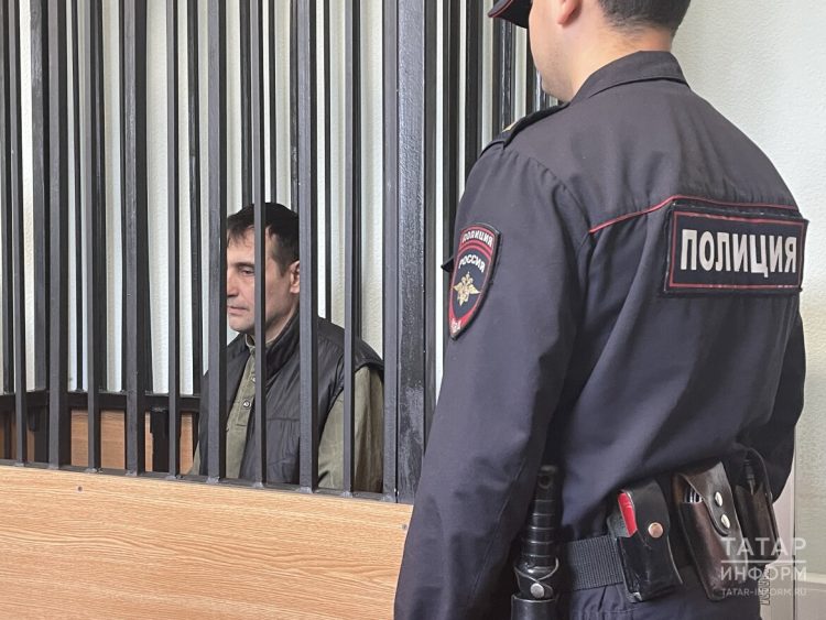 В Казани судят мужчину, который чуть не убил охранника поликлиники