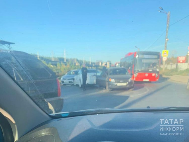 В Казани водитель иномарки устроил массовое ДТП