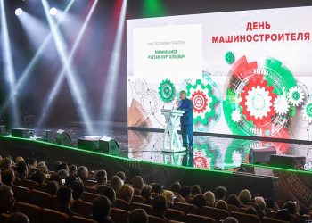Минниханов обратился к работникам машиностроительного комплекса