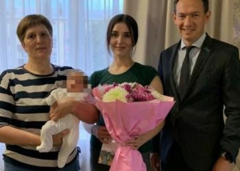 Глава Альметьевского района поздравил семью участника СВО с рождением дочери