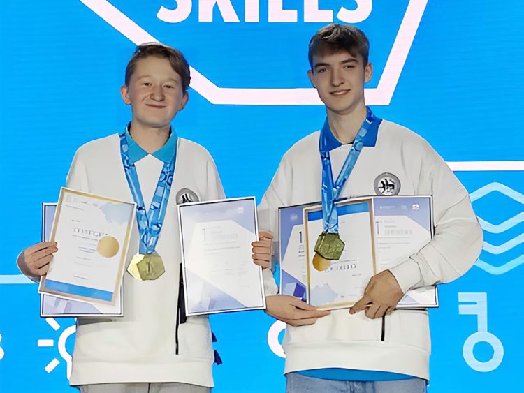 Школьники из Казани завоевали золотые медали на чемпионате DigitalSkills – 2023