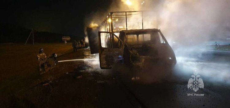 В Верхнеуслонском районе на трассе сгорела «ГАЗель», которая везла легковушку