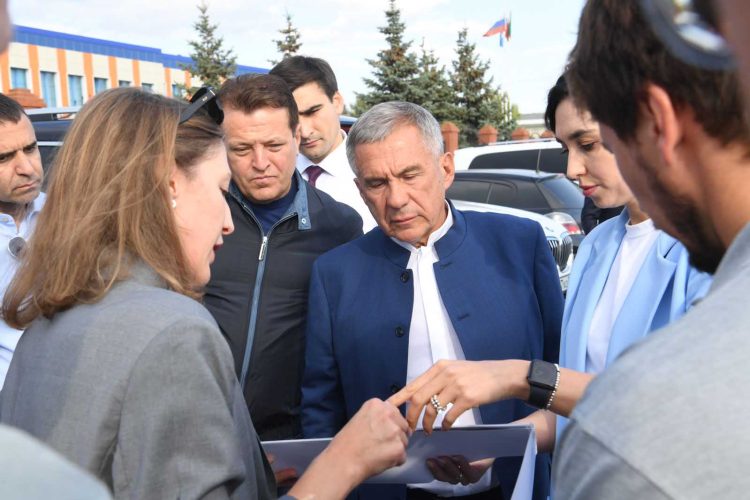 Минниханов поручил разработать мастер-план нового общественного пространства вдоль Кировской дамбы