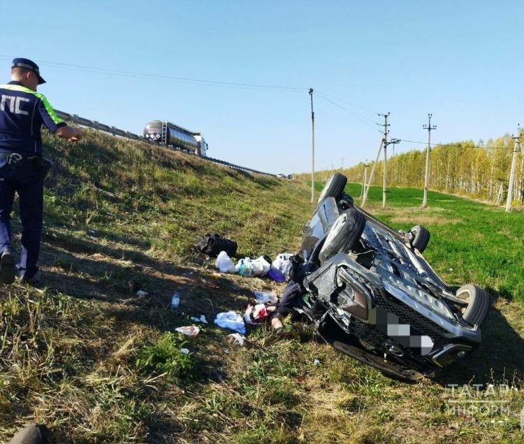 На трассе в Татарстане водитель Lada погиб в ДТП с Jaguar