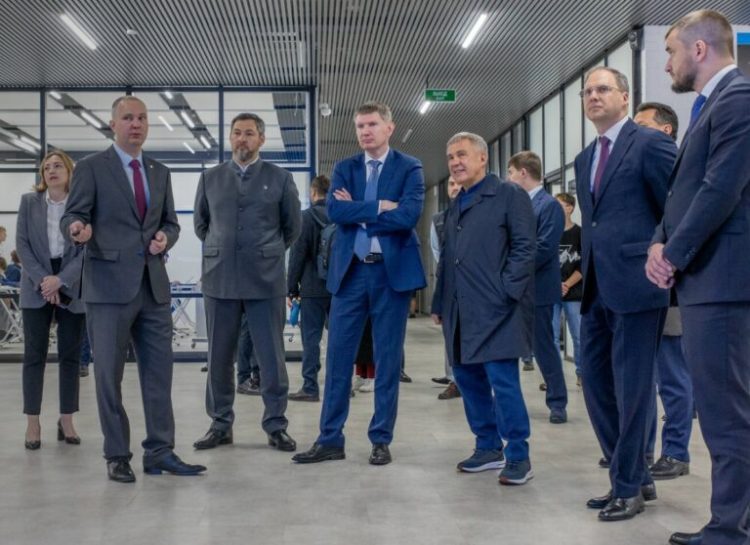 Минниханов и Решетников осмотрели ОЭЗ «Алабуга»