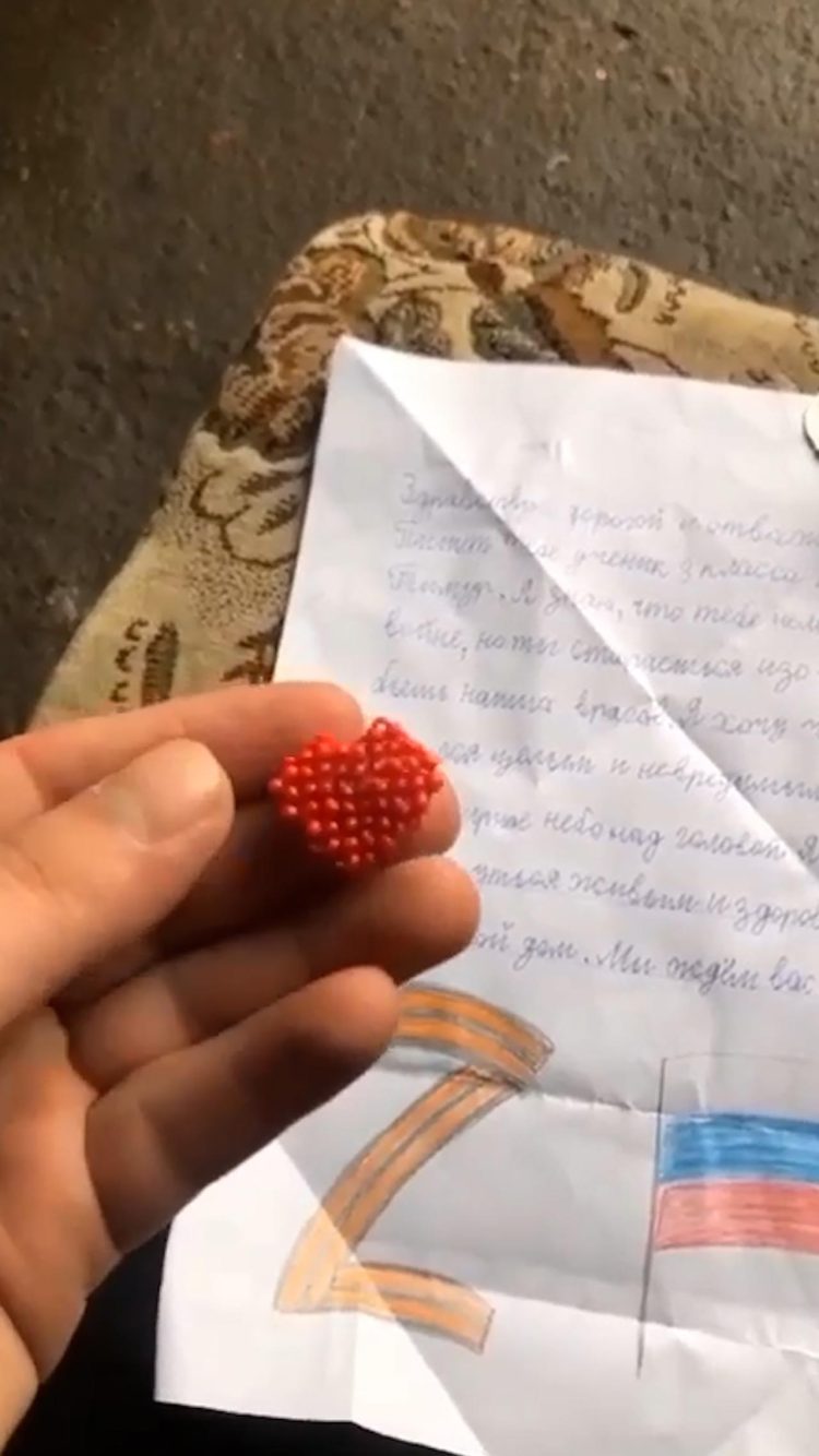Участник СВО из Буинска показал, какие талисманы им присылают дети
