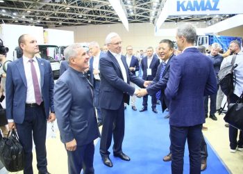 Минниханов посетил международную выставку коммерческого транспорта Comtrans 2023 в Москве