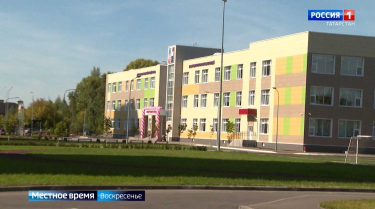 «На один наш танк приходилось три танка противника»: Герои России провели «уроки мужества»