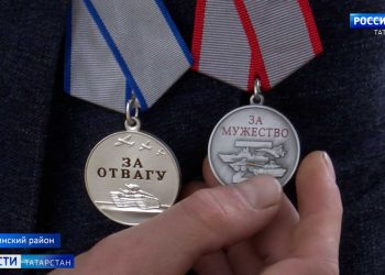 «Рискуя своей жизнью, спас товарища на поле боя»: жителю Буинска вручили медаль «За отвагу»