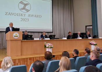 Мухаметшин вручил Международную премию имени Евгения Завойского