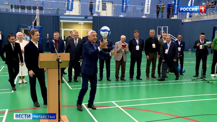 Пушистый спасатель: в челнинскую пожарную часть приняли кота