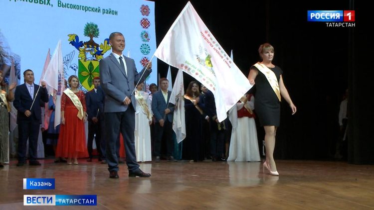 В конкурсе «Нечкэбил-2023» более 30 семей из Татарстана представили свои фамильные флаги и гимны