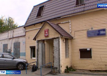 В Казани жители дома на Адоратского жалуются на круглосуточный бар во дворе