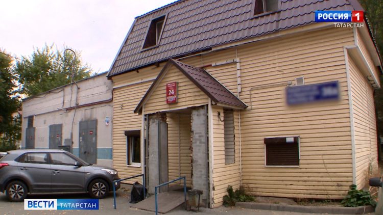 В Казани жители дома на Адоратского жалуются на круглосуточный бар во дворе