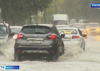 «Из подъезда выйти не могли»: казанцы рассказали о последствиях мощного ливня