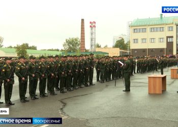 «Вы поступили в самое перспективное военное училище»: в Казанском танковом училище курсанты приняли присягу