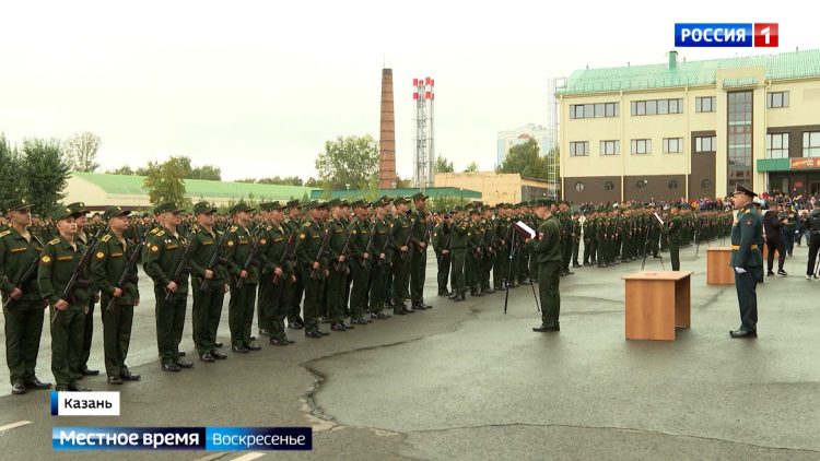 «Вы поступили в самое перспективное военное училище»: в Казанском танковом училище курсанты приняли присягу