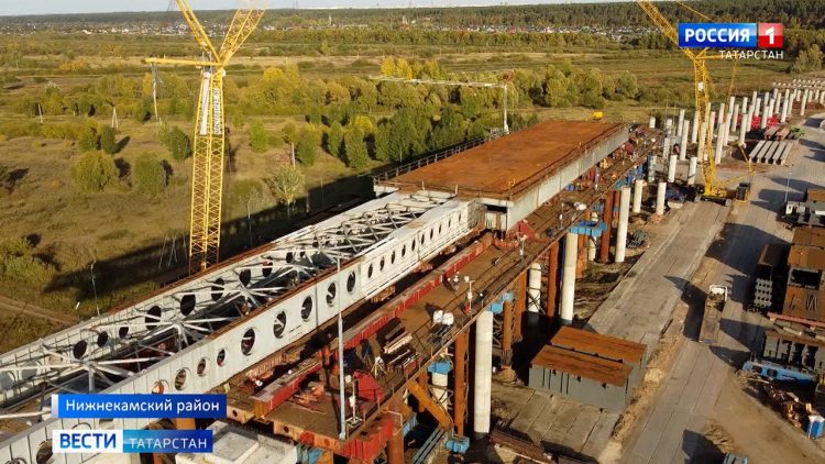 На мосту через Каму началась надвижка пролетного строения