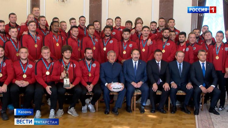 «Гордимся вашей победой»: Минниханов в Казанском Кремле поздравил регбийную команду «Стрела»