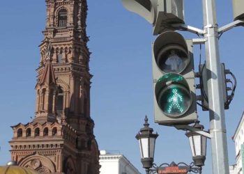 Сотрудники ГИБДД поздравили школьников с Днем знаний и напомнили о ПДД