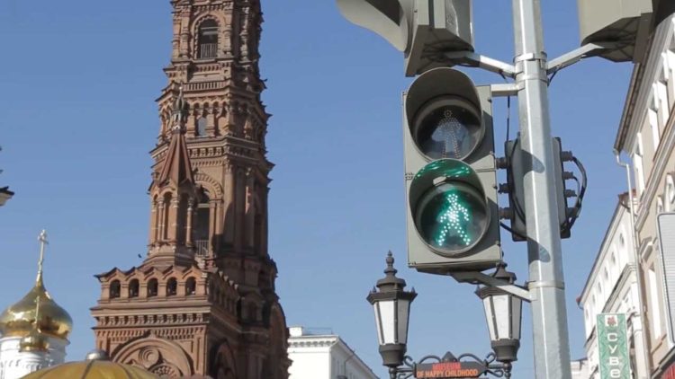 Сотрудники ГИБДД поздравили школьников с Днем знаний и напомнили о ПДД