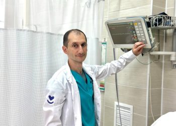 Реаниматолог БСМП Челнов спас ребенка в самолете