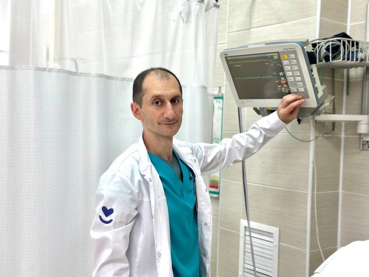 Реаниматолог БСМП Челнов спас ребенка в самолете