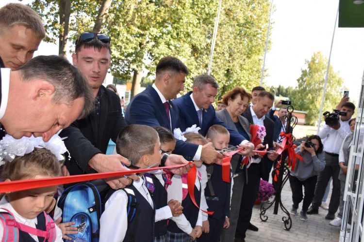 Зяббаров поздравил с Днем Знаний учащихся Кукморского района