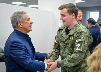 Минниханов, Цаликов и Комаров посетили центры «Патриот» и «Батыр» в Казани